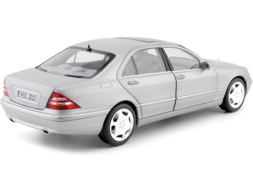 Mercedes-Benz S600 (1998) - zum Schließen ins Bild klicken